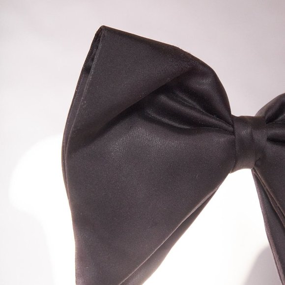 Vintage 70 1970s Pointy Black Shiny Clip On Bow Ties